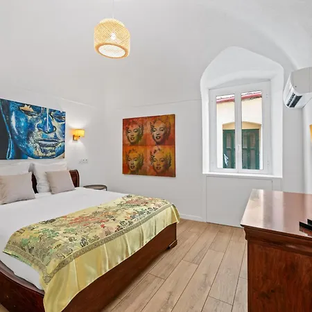 Le Cap, 3p Renove, Coeur Vieille Ville, Avec Parking Public Interparking Sablettes